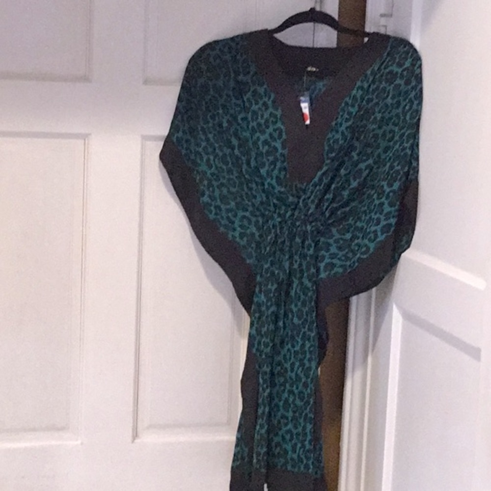 Coverup beautiful woman’s green & black one size